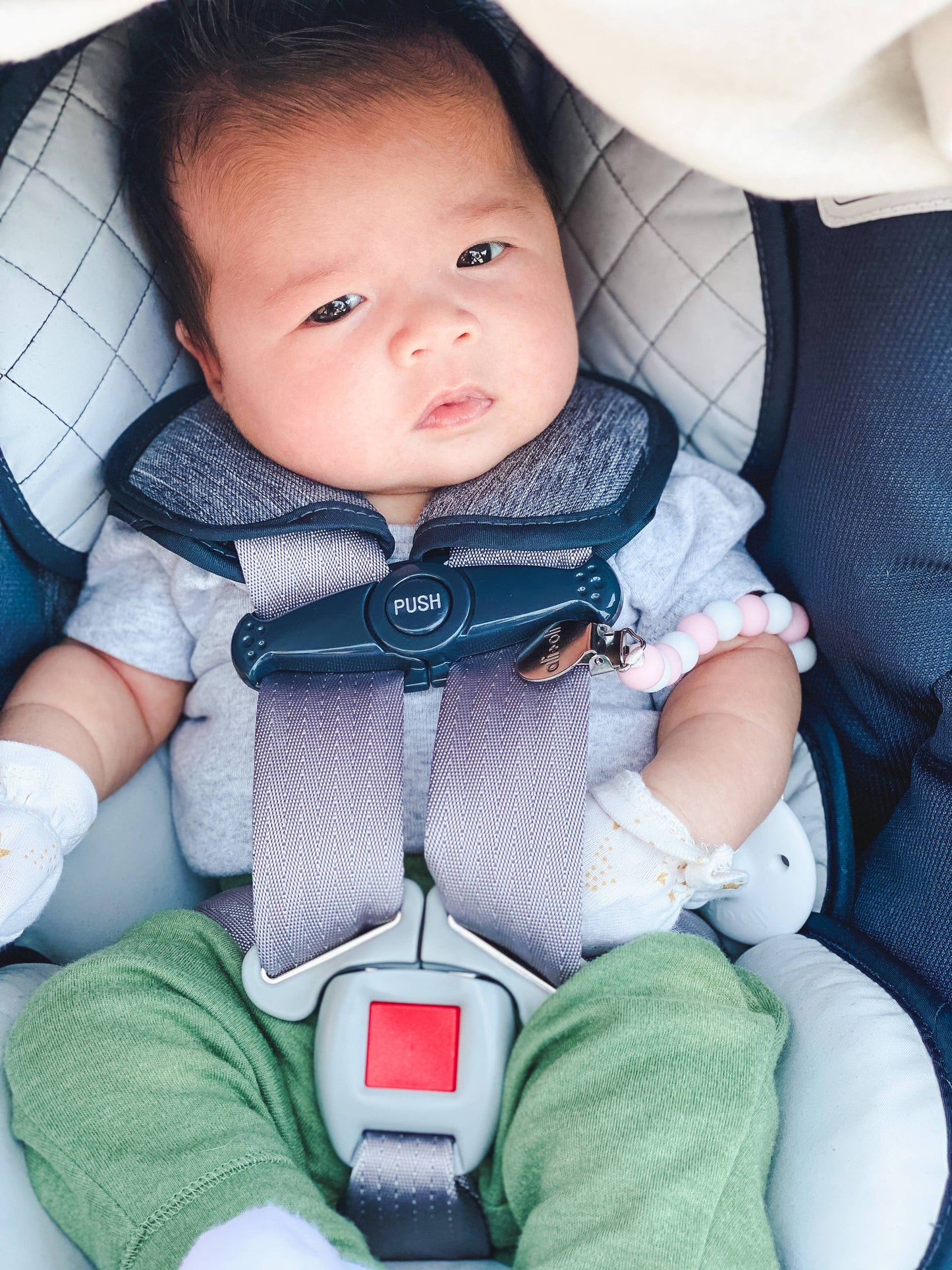 Ali+Oli Silicone Pacifier Clip (Pink-White)