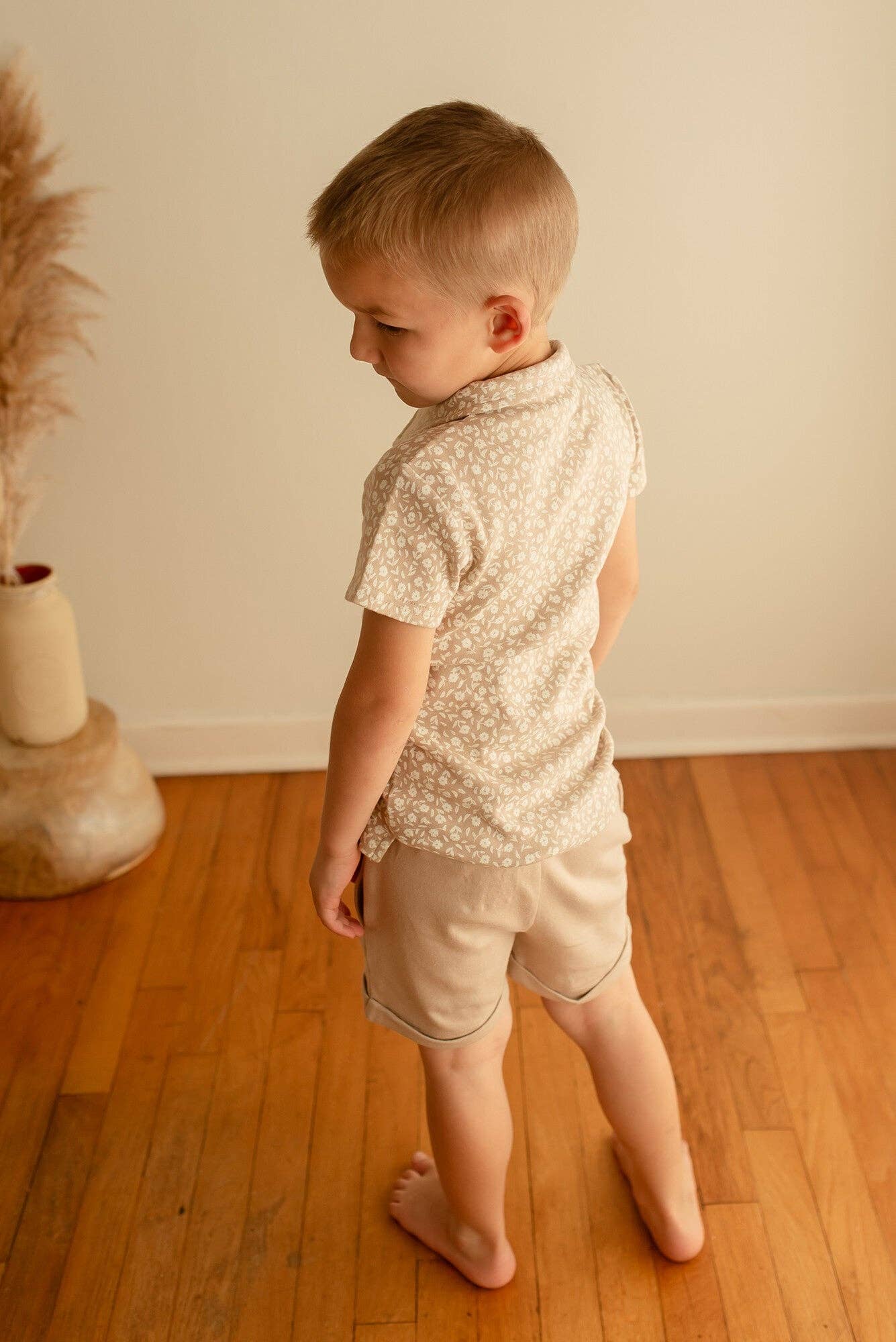 Kids' Organic Button-Up Shirt & Shorts Set in Oatmeal Ditsy Floral