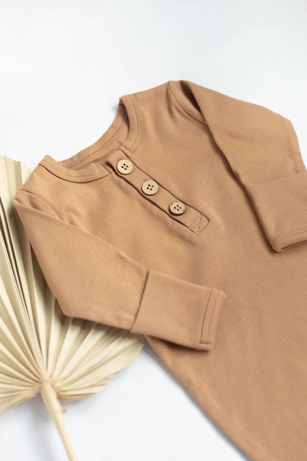 Buttoned Organic cotton baby romper with snaps L/S unisex