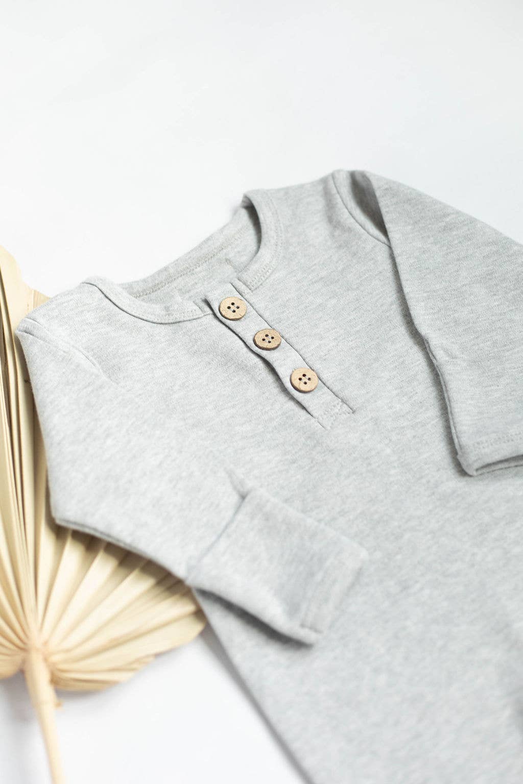 Buttoned Organic cotton baby romper with snaps L/S unisex