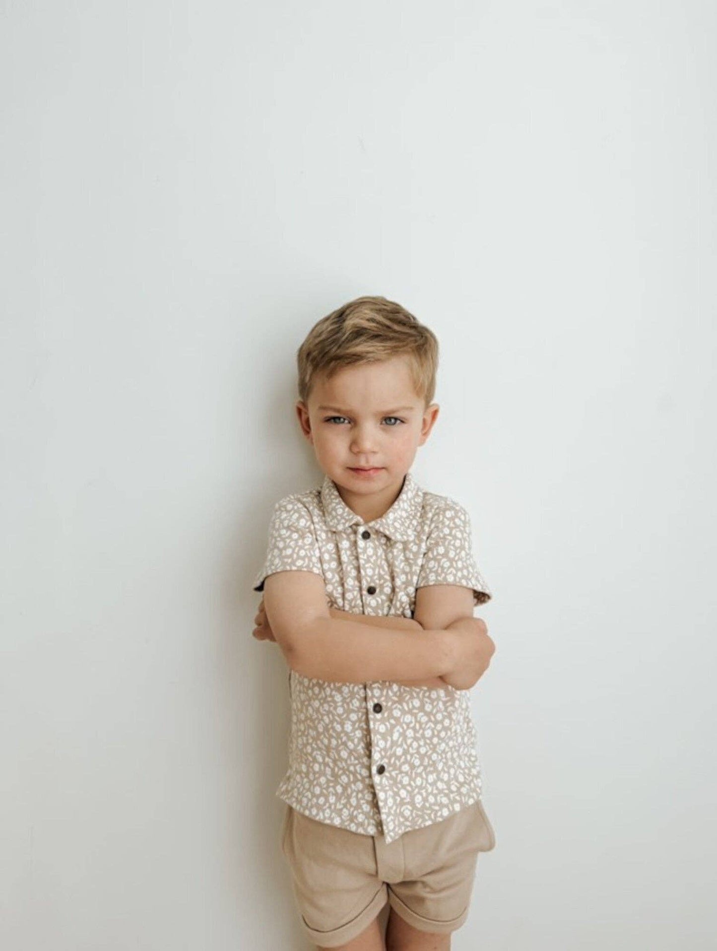 Kids' Organic Button-Up Shirt & Shorts Set in Oatmeal Ditsy Floral