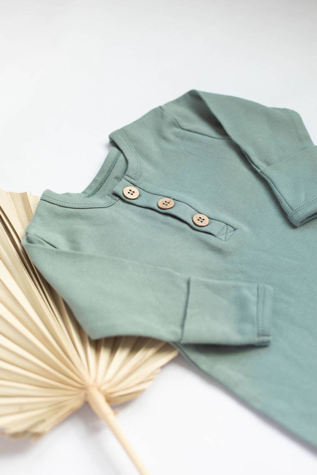 Buttoned Organic cotton baby romper with snaps L/S unisex