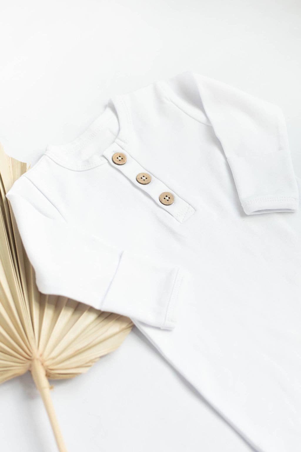 Buttoned Organic cotton baby romper with snaps L/S unisex